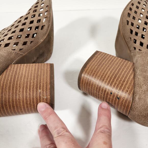 MAURICES Ankle Boot Womens 10M Tan Faux Suede Laser Cut Out Open Toe Tassel Boho - Picture 4 of 12